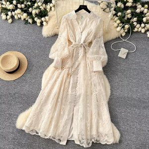 Nuovo Abito da Sera Boutique con Ricami, Vestito Midi in Pizzo con Vita Sottile - Product Image 2