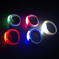 Bracelet LED TPU Redshark 2025 à activation sonore, logo personnalisé, lumière RGB, idéal pour l'extérieur, les fêtes, la remise des diplômes, le Ramadan - Vente en gros