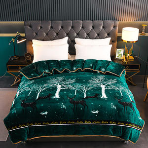 مجموعة لحاف من القطيفة المنفوشة الناعمة فائقة النعومة على الطراز الأوروبي 4 ، مجموعة مفروشات سرير ستائر مطرزة - Product Image 5