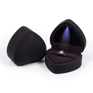 <span class=keywords><strong>Boîte</strong></span> cadeau de bijoux avec logo personnalisé <span class=keywords><strong>boîte</strong></span> de <span class=keywords><strong>mariage</strong></span> en forme de cœur <span class=keywords><strong>bague</strong></span> de la Saint-Valentin <span class=keywords><strong>boîte</strong></span> à bijoux pour proposition de <span class=keywords><strong>mariage</strong></span> - Product Image 4