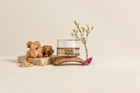 Vegan GINGER6 Crème Visage Quotidienne avec Peptides d'Eau de Gingembre et Niacinamide pour Éclaircir la Peau et Réparer l'Hydratation