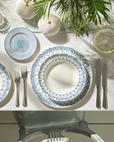 Assiette de service ronde en porcelaine blanche avec bordure en céramique motif palmier bleu pour mariage et décoration de table à la maison