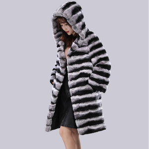 Abrigo de piel de <span class=keywords><strong>Chinchilla</strong></span> de estilo largo de lujo de invierno Abrigo de piel de conejo Rex con capucha para mujer - Product Image 1