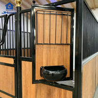 Façades de boxes pour chevaux de luxe européennes JHorse, revêtement poudré, en bambou, pour club équestre commercial, sur mesure