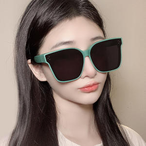 แว่นกันแดดแบบคลิปออนสุดอินเทรนด์สำหรับผู้ชาย ป้องกันรังสียูวี 400 แบบโพลาไรซ์ เลนส์พีซี พร้อมกล่องบรรจุภัณฑ์ - Product Image 3