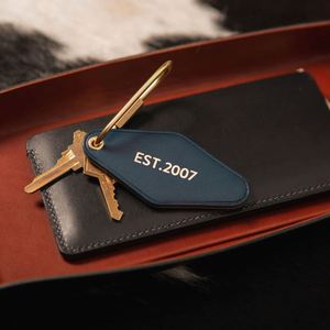 Llavero de Cuero Sintético Personalizado con Nombre Grabado por Láser, Mini Accesorio de Bolso con Logotipo Personalizado para Regalo - Product Image 4