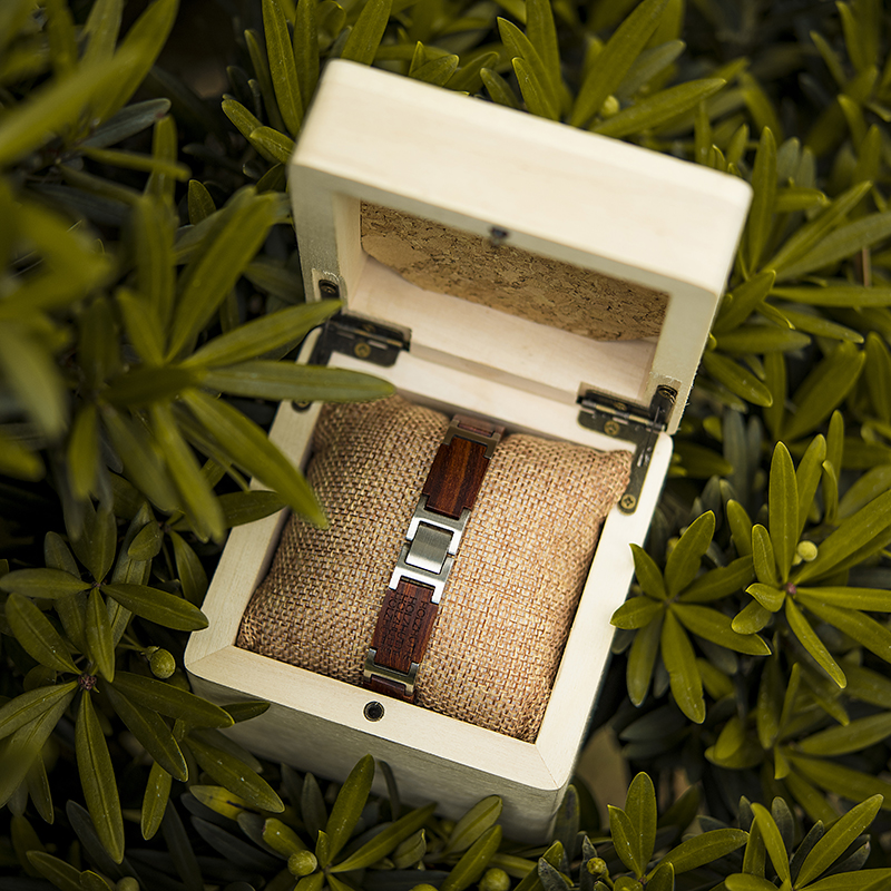 Boîte en bois avec coussin uniquement (sans bracelet)