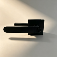 Poignée de porte moderne noire carrée à trois barres, design rose, levier de porte réversible avec verrouillage de confidentialité