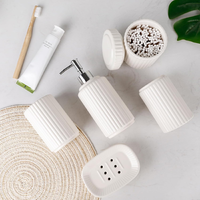 Ensemble d'accessoires de salle de bain en céramique cinq pièces, style luxe léger européen et américain, moderne, personnalisable et écologique pour la maison