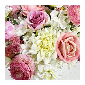 Arreglo floral romántico de seda rosa y blanca con rosas moradas y claveles, centros de mesa hechos a mano para decoración de bodas - Product Image 5
