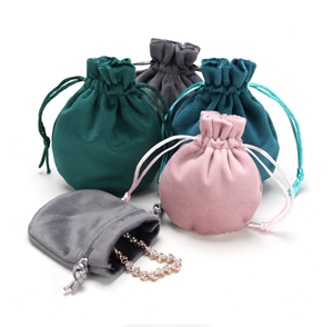 Sac cadeau en velours à fond rond avec cordon en brocart, logo personnalisable, blanc, 7x8, pour le rangement des lunettes et des bijoux - Product Image 5