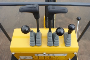 Miniexcavadora Plegable de Dos Columnas con Orugas de Goma, Venta Directa de Fábrica Changlin Sinomach - Product Image 3