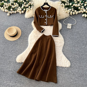 Ensemble deux pièces <span class=keywords><strong>chic</strong></span> <span class=keywords><strong>pour</strong></span> <span class=keywords><strong>femme</strong></span> 2026 : Robe de bureau et <span class=keywords><strong>jupe</strong></span> taille haute à boutons métalliques – Tenue de travail élégante - Product Image 2