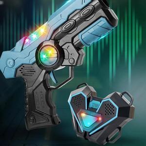 Giocattolo a infrarossi pistola Laser giochi di tiro Cool Light Music Design per bambini Laser battaglia giocattolo Set con pistola e scudo - Product Image 3