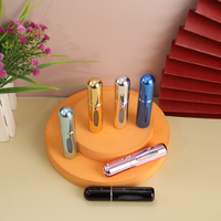 Atomiseur de parfum de voyage rotatif OEM mini portable 5 ml, pompe pulvérisatrice vide en aluminium, design sérigraphié, rechargeable en plastique