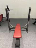 Banc de gymnastique polyvalent de forme physique de gymnase réglable chargé par plaque pour le banc plat assis à haute charge chaise romaine banc plat