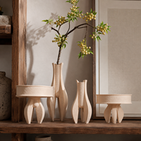 Vase en céramique beige pour fleurs et plateau décoratif avec base géométrique sculpturale, décoration de table moderne pour la maison