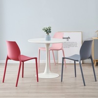 Chaise de restaurant moderne et empilable de couleur, café-bar, studio en polypropylène, chaise de salle à manger en plastique PP de loisirs