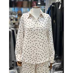 Elegante Conjunto de Camisa y Pantalones de Satén con Estampado de Lunares para Mujer, 100% Poliéster, Cierre de Botones, Manga Larga, Pierna Ancha, Estilo Casual - Product Image 2