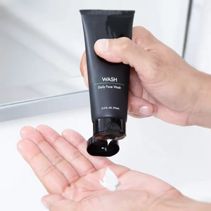 Rutina de cuidado de la piel con control de aceite OEM/ODM para hombres, cuidado de la piel, exfoliante facial, humectantes, blanqueamiento, brillo, conjunto de cuidado de la piel para hombres - Product Image 3