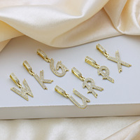 Vente en gros de pendentifs en cuivre plaqué de haute qualité, design tendance, avec 26 lettres anglaises incrustées de zirconium