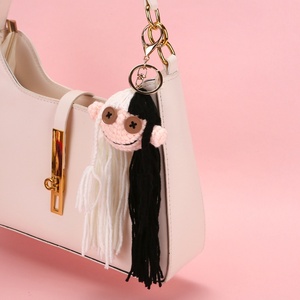 Portachiavi con Bambola Carina Lavorata all'Uncinetto, Accessorio per Borsa, Ornamento Divertente da Appendere, Regalo - Product Image 3