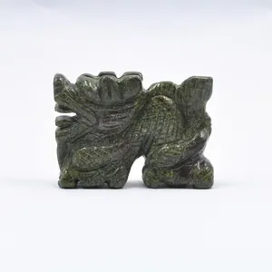 Verschiedene Farben Crystal Stone Dragon Dekoration Figuren