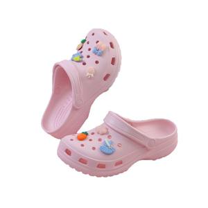 Sabots blancs pour enfants avec breloques de dessins animés, antidérapants, en plastique, pour l'intérieur et l'extérieur, pour tout-petits et garçons, style été - Product Image 4