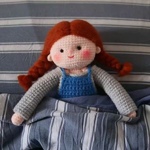 Poupée au crochet faite à la main, tresses rouges, adorable amigurumi fille, jouet en peluche doux, poupée rembourrée, décoration <span class=keywords><strong>de</strong></span> maison pour enfants, tenue robe bleue, cadeau bébé - Product Image 2