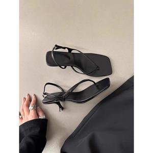 Sandales noires à talons hauts et bride arrière pour femme, à talon fin et bout carré, idéales pour l'été et l'extérieur - Product Image 4