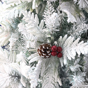 Vente en gros de sapins de Noël artificiels en plastique floqué de 1,2 m à 2,4 m, avec aiguilles de cèdre et cônes de pin en PE, et décorations - Product Image 5