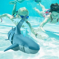 Jouet Requin à Pulvérisation d'Eau Télécommandé 2.4G Rechargeable Électrique Haute Simulation Jouets Requin Télécommandés pour Piscine Salle de Bain