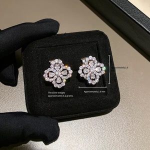 S925 Ayar Gümüş 4 Yapraklı Yonca Mozanit Kolye ve Küpe Seti Kadınlar İçin Işıltılı Çiçek Desenli Takı Hediyesi - Product Image 2