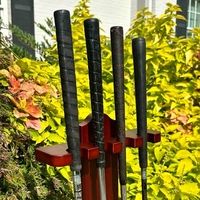 Support de putter de golf en bois massif pour 4 putters, finition cerisier, pour la maison, le bureau ou l'affichage en simulateur