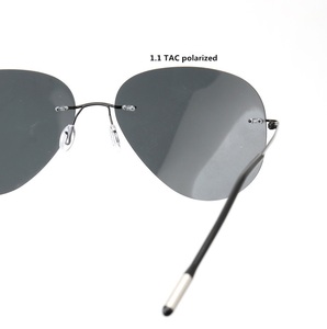 <span class=keywords><strong>Occhiali</strong></span> <span class=keywords><strong>da</strong></span> <span class=keywords><strong>sole</strong></span> sportivi in metallo leggero design pilota aeronautico senza montatura in acciaio inox memoria in titanio <span class=keywords><strong>occhiali</strong></span> <span class=keywords><strong>da</strong></span> <span class=keywords><strong>sole</strong></span> <span class=keywords><strong>polarizzati</strong></span> <span class=keywords><strong>da</strong></span> uomo - Product Image 4