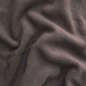 <span class=keywords><strong>Tissu</strong></span> polaire brossé d'un côté en polyester et élasthanne, poids moyen 235 g/m², respirant, uni, vente en gros d'usine pour manteaux, sweats à capuche et vêtements pour filles - Product Image 6