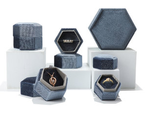 Caja de Joyería de Terciopelo Mini Personalizada al por Mayor – Empaque Hexagonal para Regalo de Collar o Colgante con Logotipo Impreso - Product Image 2