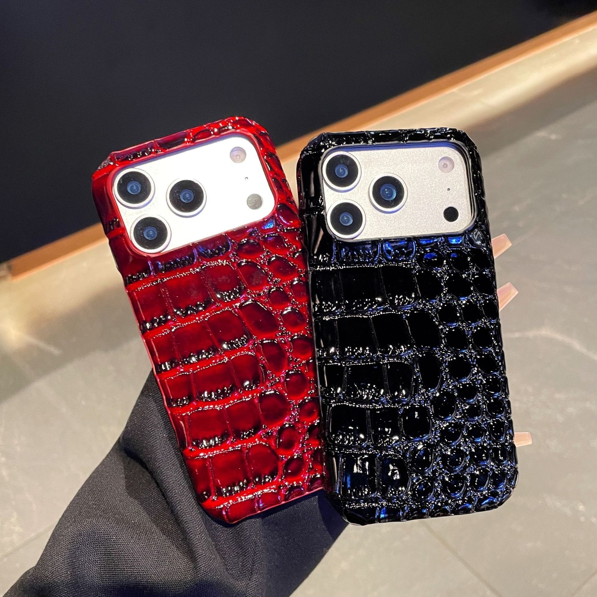 Customized Stylish Crocodile-patterned Leather Half-coverage Phone case for iPhone 17 16 15 Pro Max Women's Phone Accessory · image 5