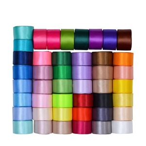 Cinta GRACE al por mayor de fábrica, de 4 pulgadas, de doble cara, resistente al encogimiento, tejida, con patrón personalizable, impresa con lámina dorada, 100% cinta - Product Image 2