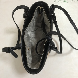 กระเป๋าถือทำงาน แบรนด์ส่วนตัว รับผลิตแบบ OEM/ODM กระเป๋าชายหาด ผ้า PU ลายฟาง สไตล์โบฮีเมียนสำหรับผู้หญิง ฤดูร้อน ทรงเปิดด้านบน สีพื้น - Product Image 5