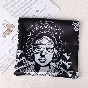 Bandana multifonctionnel personnalisé, bandana carré en soie coloré personnalisé, bandana imprimé classique personnalisé, bandana en coton avec logo personnalisé - Product Image 3