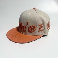 Topi Baseball Snapback Unisex Beige Custom 6-Panel Flat Brim Bordir Logo 3D Dobby Gambar Empat Musim