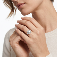 1,20 Karat Ovaler Schliff Halo-Cluster Laborgezüchteter Diamant IGI-Zertifiziert Rhodium-Plattiert 14K Massives Platin Klassischer Verlobungsring