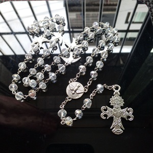 Collier pendentif croix en cristal transparent, 59 perles, cinq décades, collier de prière catholique avec colombe blanche et Esprit Saint, crucifix - Product Image 2
