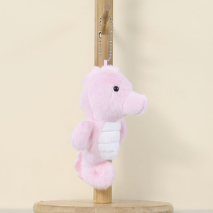 Оптовая продажа: Миниатюрный 13-сантиметровый экологичный плюшевый брелок-подвеска в виде морского конька, мягкая игрушка-морское животное на заказ для промоакций и подарков - Product Image 5