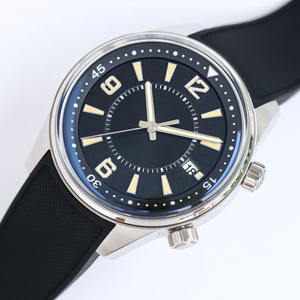 Utilisant le modèle 9015, elle présente un design moderne avec des lignes élégantes et sportives. C'est une montre pour homme. - Product Image 3