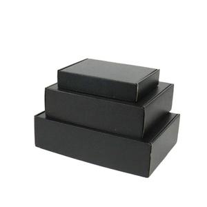 Boîte en carton ondulé Crown Win disponible en trois tailles, fabriquée en papier fantaisie de couleur foncée, papier offset, carton, impression numérique, vente en gros - Product Image 1