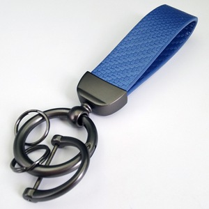 Porte-clés de voiture en cuir et fibre de carbone de haute qualité, cadeau pour femme en métal rouge avec style tendance, fabriqué en alliage de zinc - Product Image 2