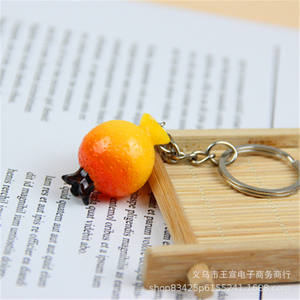 Llavero Creativo con Colgante de Frutas Simuladas: Uva, Fresa, Granada, Sandía - Product Image 5