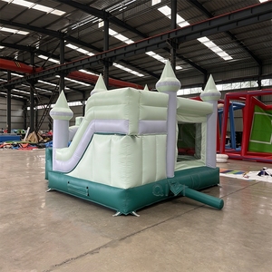 Castillo Inflable Combinado de Alta Calidad con Diseño de Fútbol Blanco para Alquiler en Fiestas - Product Image 3